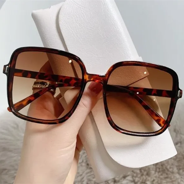 2023-New-Gradient-Sunglasses-Female-Ins-Big-Box-Fashion-Retro-Square-Sunglasses-4